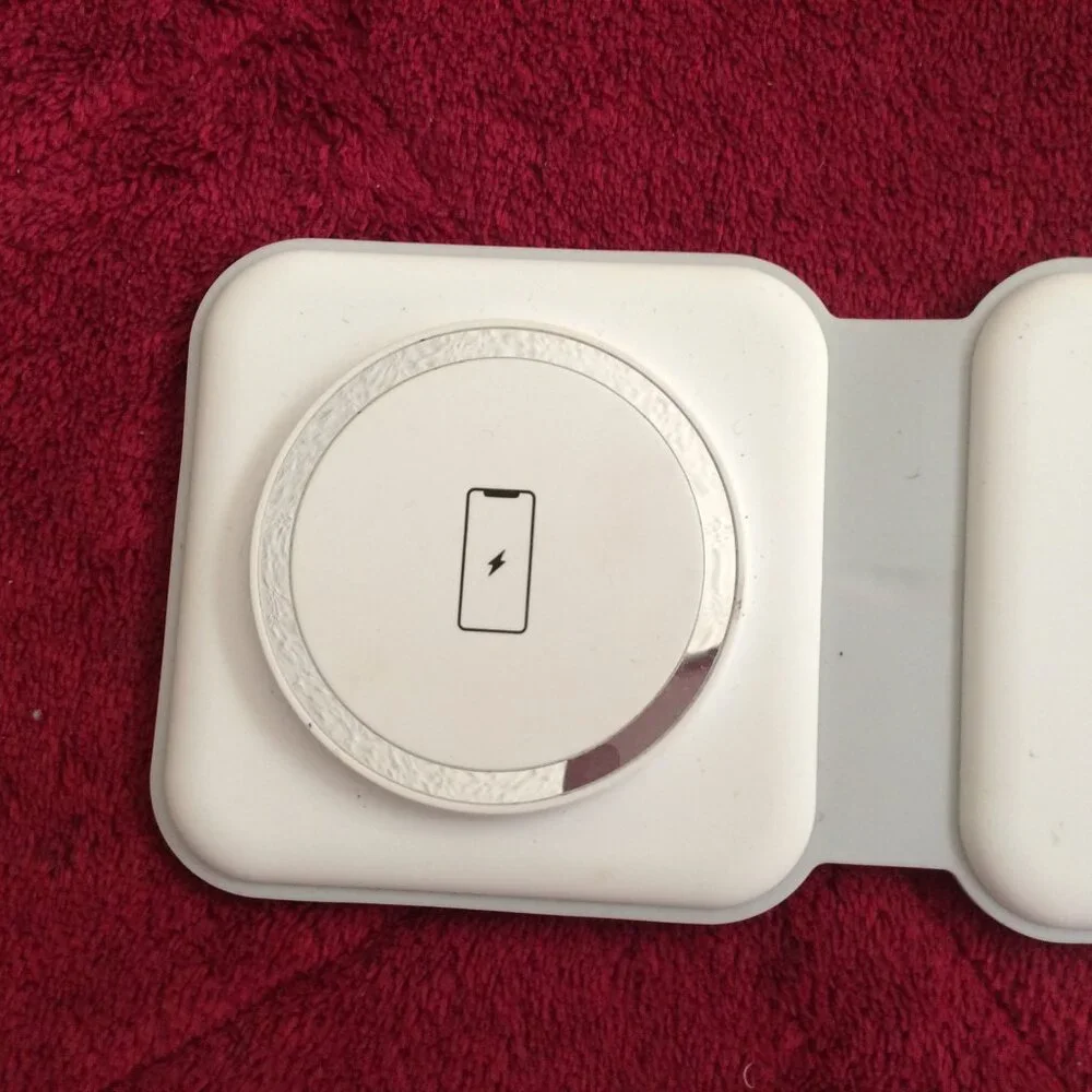 UCOMX Nano 3-N-1 Wireless Charger for Apple Devices